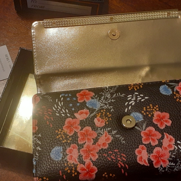 Wallet - Picture 3 of 3